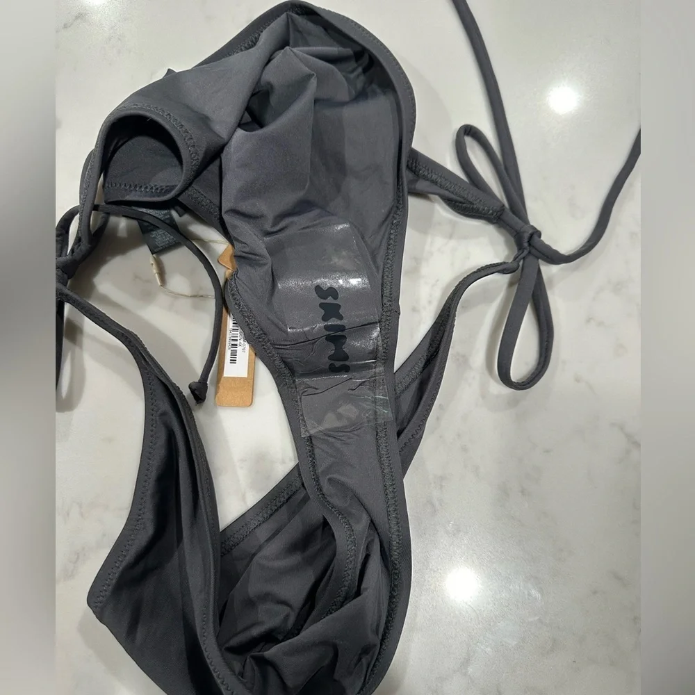 SKIMS DIPPED TIE BOTTOM SIZE 4X